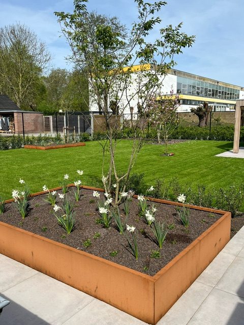 Cortenstalen maatwerk | Cortenstalen bloembak | Cortenstaal in de tuin | Cortenstaal Vlaeminck Welle