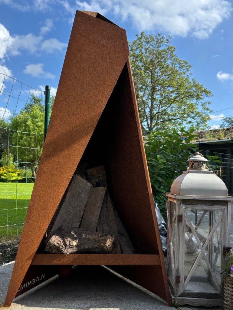 Cortenstalen maatwerk | Cortenstalen Tipi Vuurhaard | Cortenstaal in de tuin | Cortenstaal Vlaeminck Semmerzake